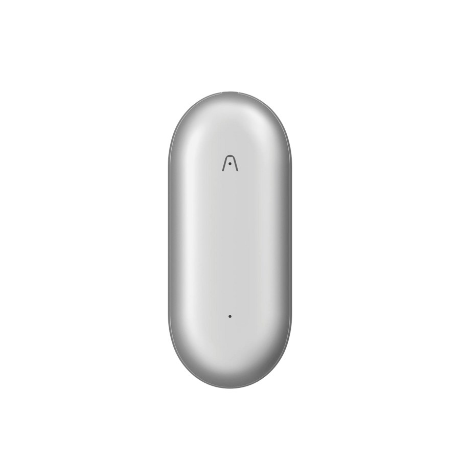 Plaud NotePin 穿戴式 AI 錄音筆銀色機身官方產品圖，膠囊造型可別在衣領錄音